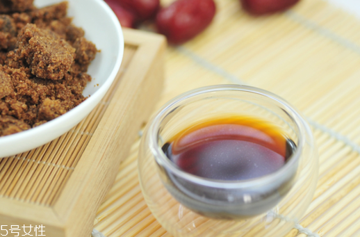 阿膠可以和紅糖一起吃嗎？煮紅糖水要放多少紅糖？