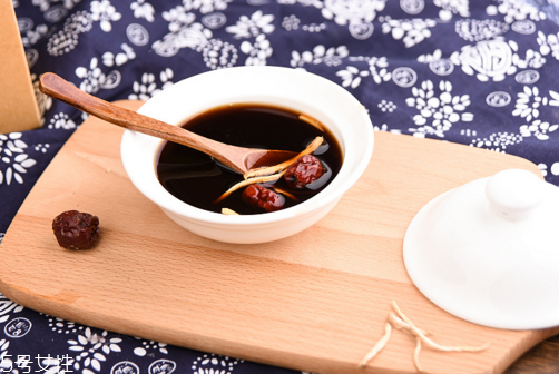 紅糖顏色越深越好嗎？黑糖姜茶和紅糖姜茶哪個(gè)好？