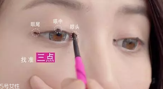 怎樣減少畫眼線的傷害？新手畫眼線的技巧圖解