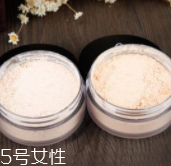 散粉取粉用什么好？粉撲和化妝刷要配合使用