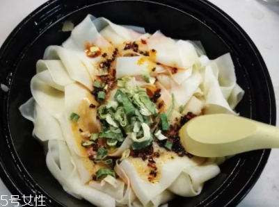 阿寬紅油面皮熱量 小心吃多變胖哦 阿寬紅油面皮熱量 小心吃多變胖哦