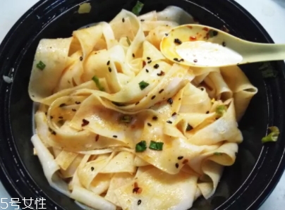 阿寬紅油面皮熱量 小心吃多變胖哦 阿寬紅油面皮熱量 小心吃多變胖哦