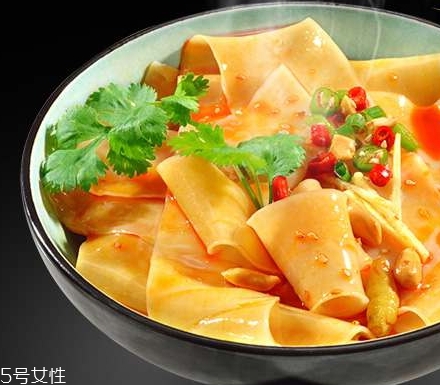 阿寬紅油面皮健康嗎？來看看它的危害