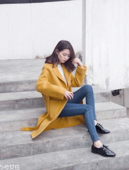 姜黃色大衣怎么搭配？塑造迷人好氣色