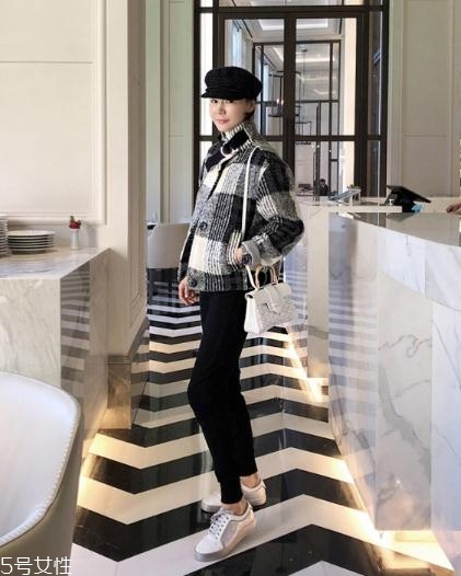 短款格子外套怎么搭配？各種風格隨意切換