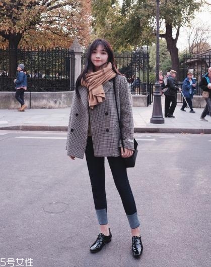 短款格子外套怎么搭配？各種風格隨意切換