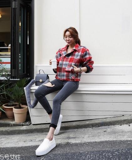 短款格子外套怎么搭配？各種風格隨意切換