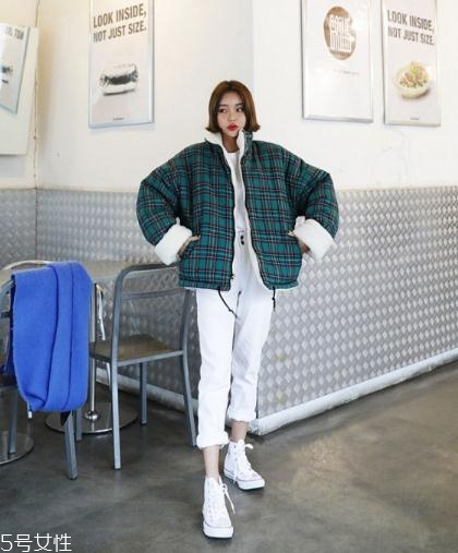 短款格子外套怎么搭配？各種風格隨意切換