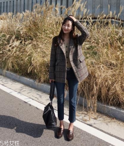 短款格子外套怎么搭配？各種風格隨意切換