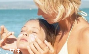 防曬霜每次最佳使用量是多少？多多益善