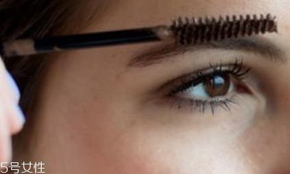 睫毛膏可以染頭發(fā)嗎？冷門技巧解決頭發(fā)問題