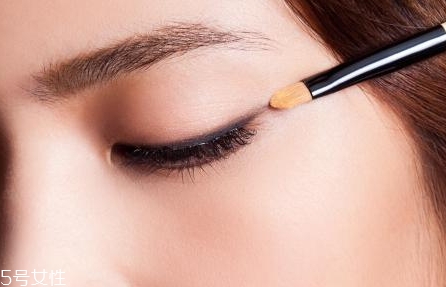 睫毛膏和眼線哪個(gè)先畫(huà)？看看你是不是畫(huà)錯(cuò)了