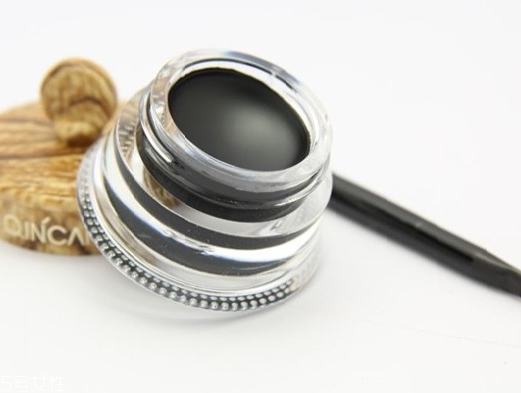 睫毛膏和眼線哪個(gè)先畫(huà)？看看你是不是畫(huà)錯(cuò)了