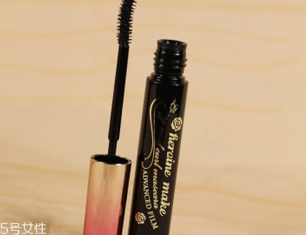 睫毛膏和種睫毛哪個好？