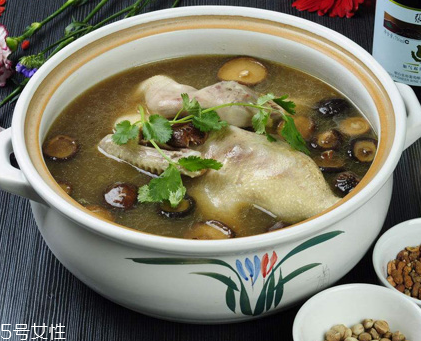 冬天喝雞湯還是鴨湯？雞湯和鴨湯各有優(yōu)點(diǎn)