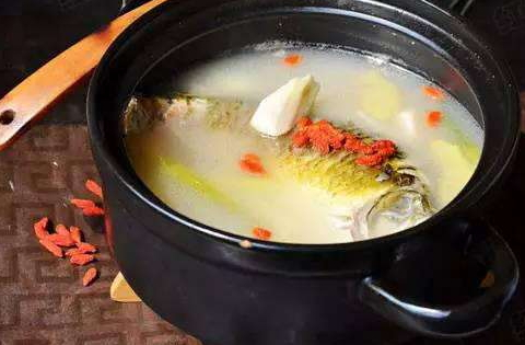 魚湯可以放山藥嗎 滋補山藥魚湯 魚湯可以放山藥嗎 滋補山藥魚湯