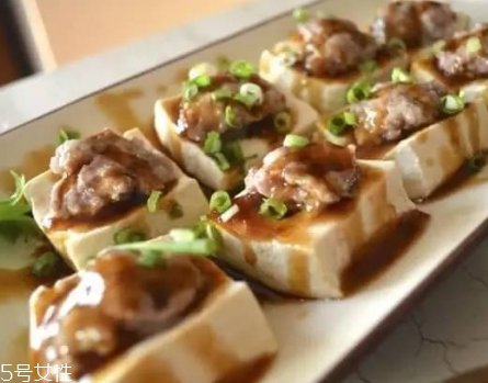 客家釀豆腐的家常做法 豆腐和豬肉這么做簡直絕配 客家釀豆腐的家常做法 豆腐和豬肉這么做簡直絕配