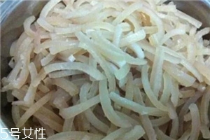 吃豬皮的好處 豬皮是一副養(yǎng)顏美容的中藥 吃豬皮的好處 豬皮是一副養(yǎng)顏美容的中藥