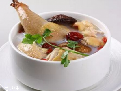 什么人不適合喝雞湯？雞湯雖好但這些人卻無(wú)福消受