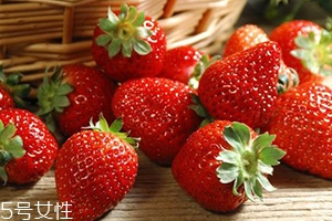 草莓有點(diǎn)爛還能吃嗎？要分情況