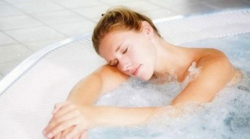 冬天洗澡水溫多少度最好？這兩種方式洗澡會(huì)致癌