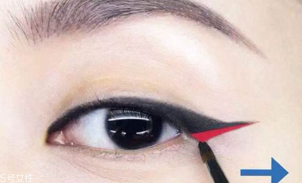 新手適合眼線液還是眼線筆？史上最全眼線誤區(qū)