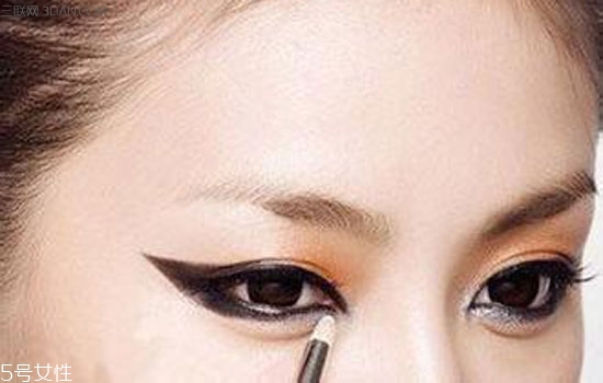 新手適合眼線液還是眼線筆？史上最全眼線誤區(qū)