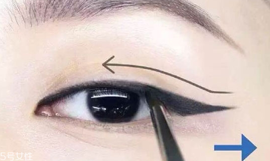 新手適合眼線液還是眼線筆？史上最全眼線誤區(qū)