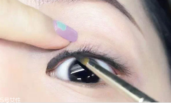 新手適合眼線液還是眼線筆？史上最全眼線誤區(qū)