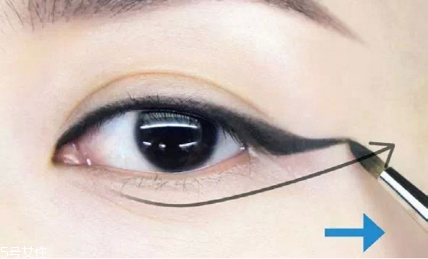 新手適合眼線液還是眼線筆？史上最全眼線誤區(qū)