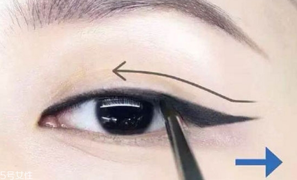 新手適合眼線液還是眼線筆？史上最全眼線誤區(qū)