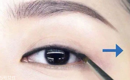 新手適合眼線液還是眼線筆？史上最全眼線誤區(qū)