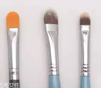 粉底先還是遮瑕先？最好先用粉底液