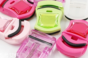 睫毛夾可以?shī)A下睫毛嗎？比較考驗(yàn)手法