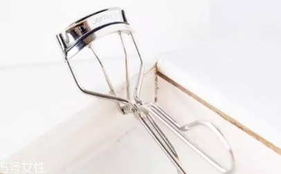睫毛夾一定要用貴的嗎？睫毛夾的價格差距真的在于技術(shù)嗎？