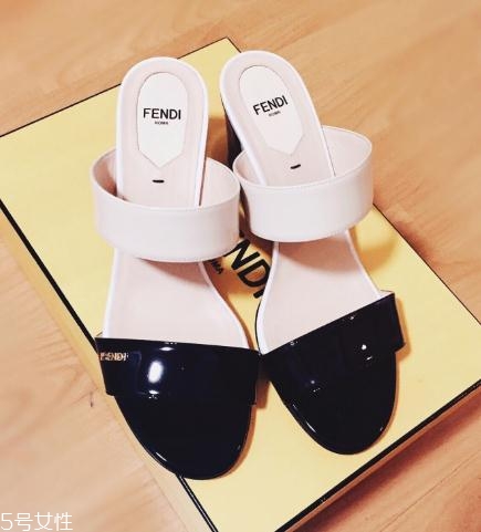 fendi鞋子一般多少錢？引領(lǐng)時(shí)尚潮流