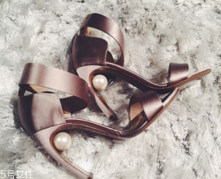 nicholas kirkwood是什么檔次？鞋履界的米開(kāi)朗琪羅