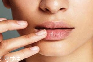 潤(rùn)唇膏能用手涂嗎？效果不好還不衛(wèi)生