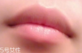 潤唇膏能用手涂嗎？效果不好還不衛(wèi)生