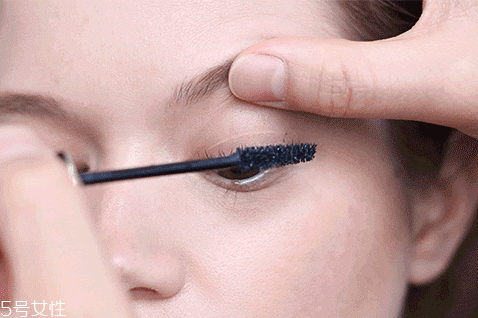 眼線筆什么顏色好看？眼線液的畫法步驟