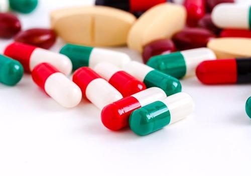 阿莫西林可以空腹吃嗎？飯前飯后很重要