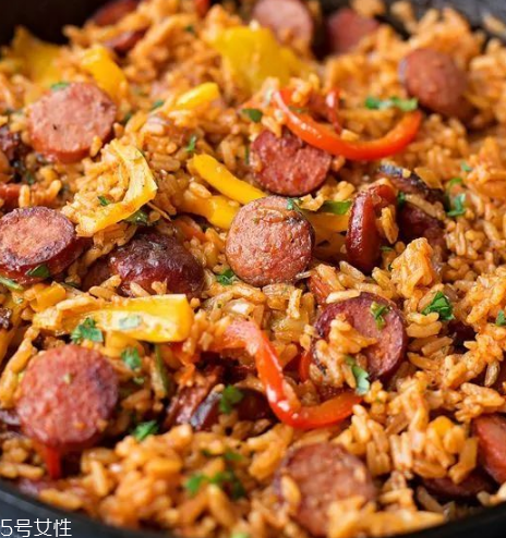 自制臘腸的家常做法 只要一個塑料瓶自制美味臘腸 自制臘腸的家常做法 只要一個塑料瓶自制美味臘腸