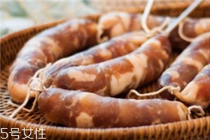 自制臘腸的家常做法 只要一個塑料瓶自制美味臘腸 自制臘腸的家常做法 只要一個塑料瓶自制美味臘腸