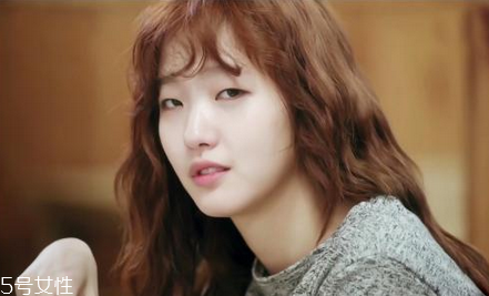 眼線液和眼線筆哪個(gè)好用？眼線長度決定風(fēng)格