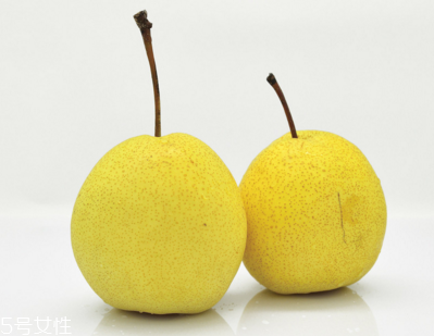 煮梨水要去皮嗎？喝梨水的好處