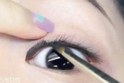 怎么畫眼線讓眼睛自然又有神？畫眼線必學(xué)基本步驟