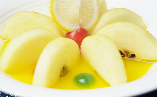 冰糖雪梨梨子能吃嗎？梨和什么一起煮著吃最好？