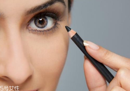 初學(xué)者怎么畫(huà)眼線好？教你如何正確畫(huà)完整眼妝
