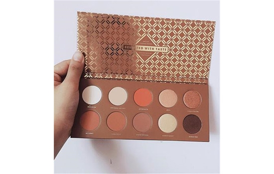 南瓜色眼影配什么顏色口紅？南瓜色眼影盤(pán)推薦