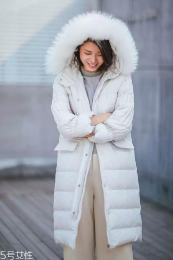 羽絨服怎么穿顯高？這個冬天溫暖不減造型